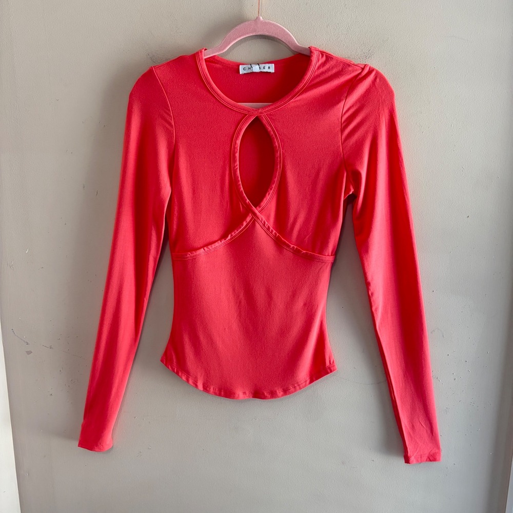 NWT CHASER Diaz Long-Sleeve‎ Coral Top with Front Keyhole Cutout, Small